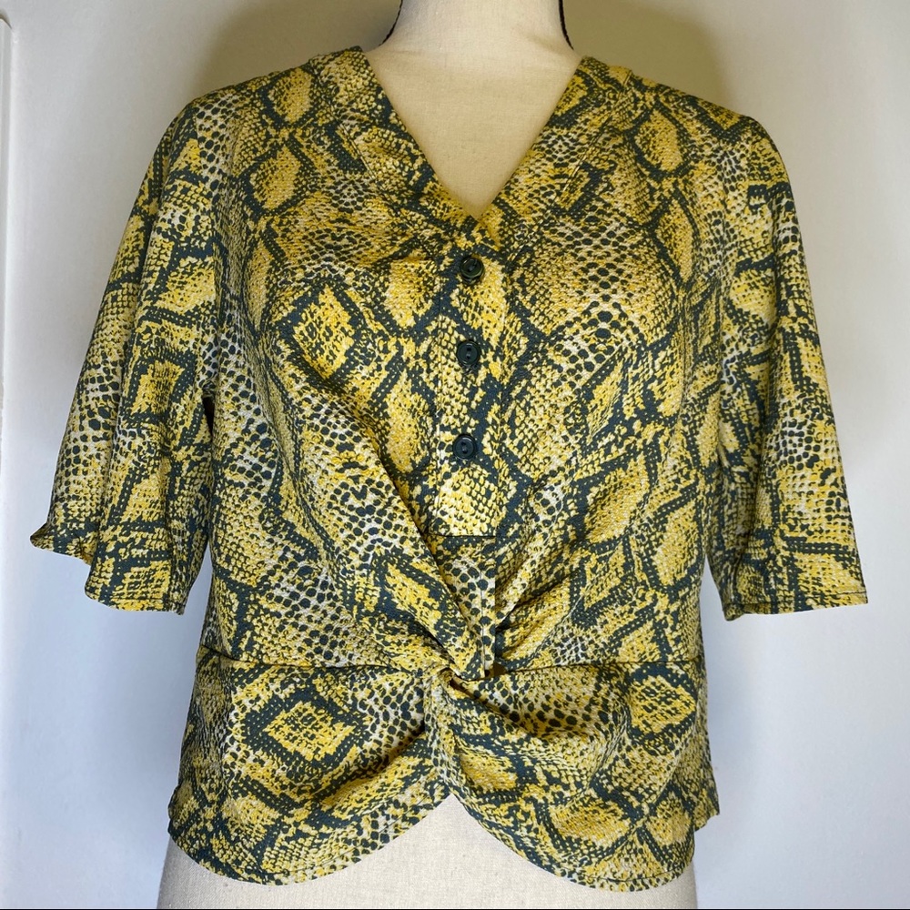 They Line of Style Women’s top blouse size small